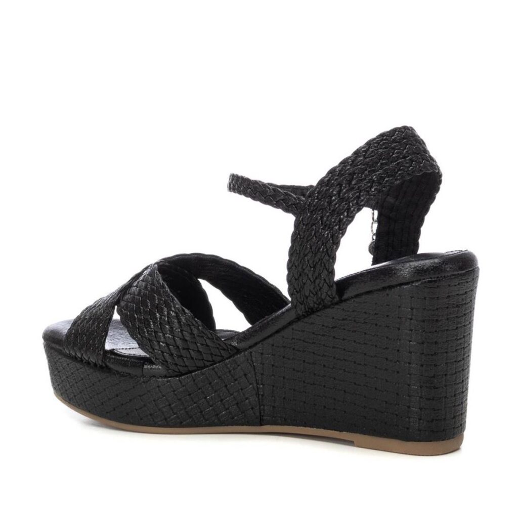 xti-gynaikeia-platforma-mayro-144057 (3)