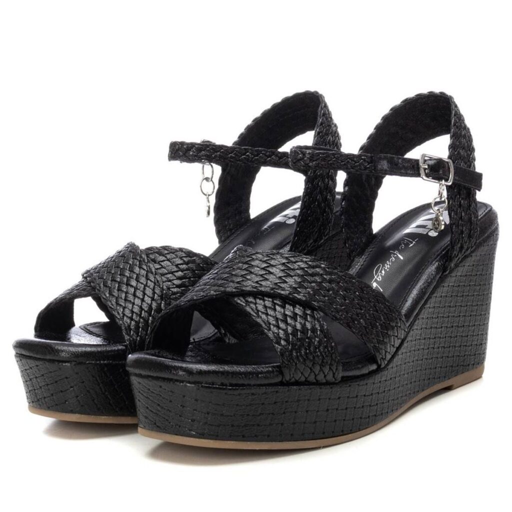 xti-gynaikeia-platforma-mayro-144057 (4)